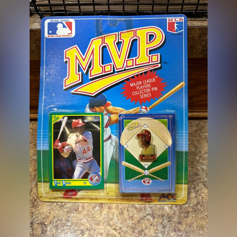 Vtg 1990 MLB MVP Eric Davis Major League Collectors Score Card & Pin Series